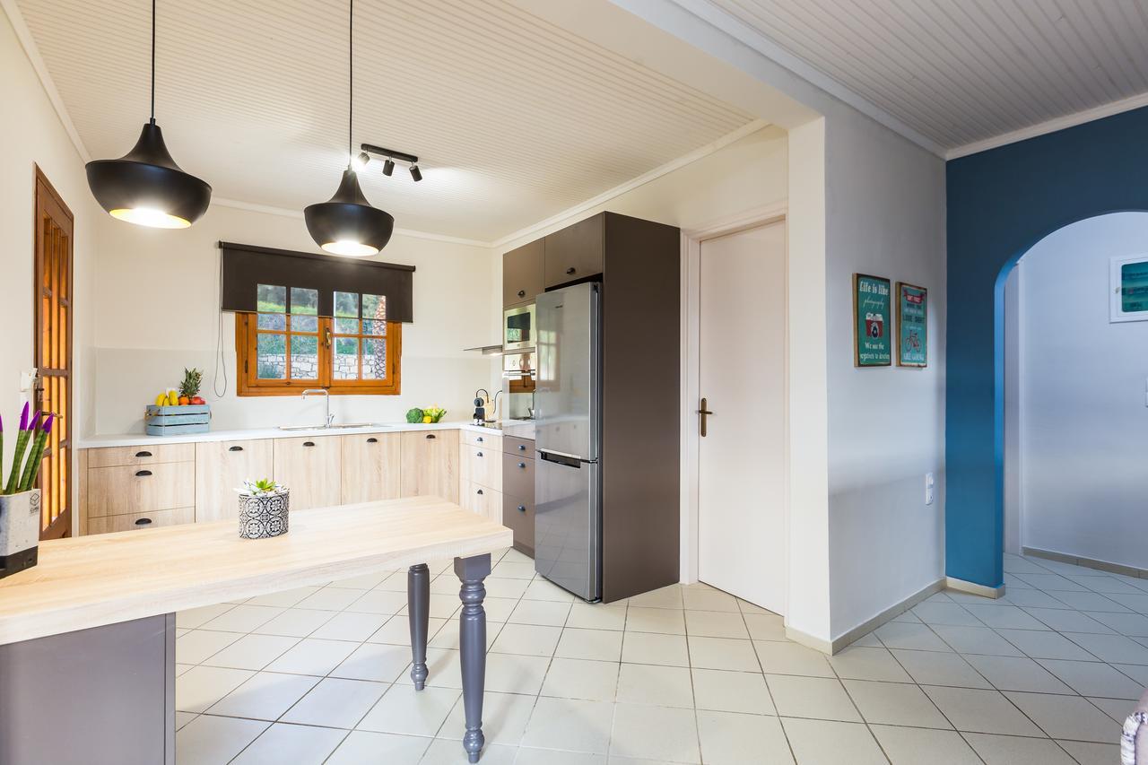 Lefkothea With Large Pool, Bbq & Playground Villa