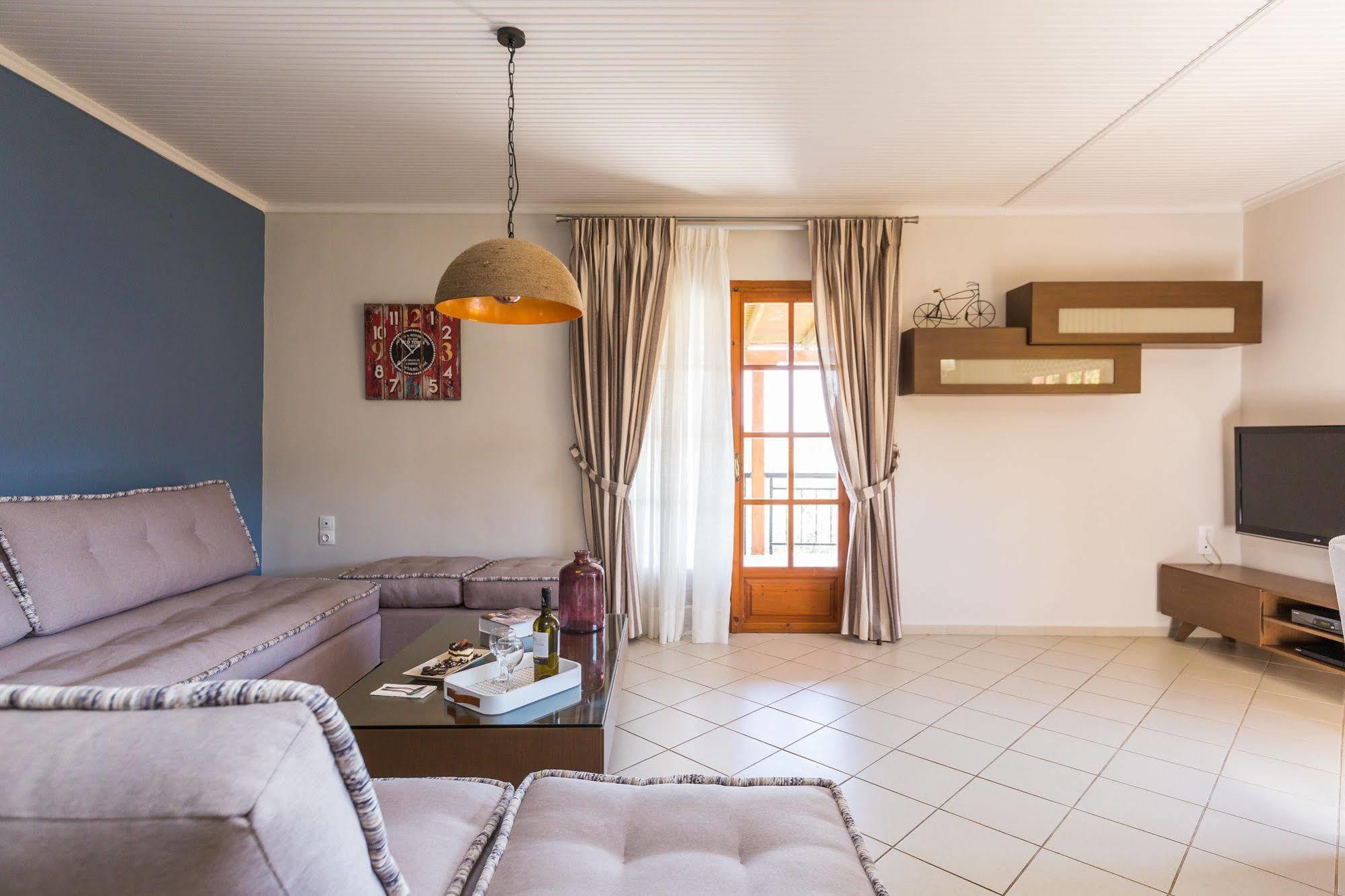 Lefkothea With Large Pool, Bbq & Playground Adelianos Kampos