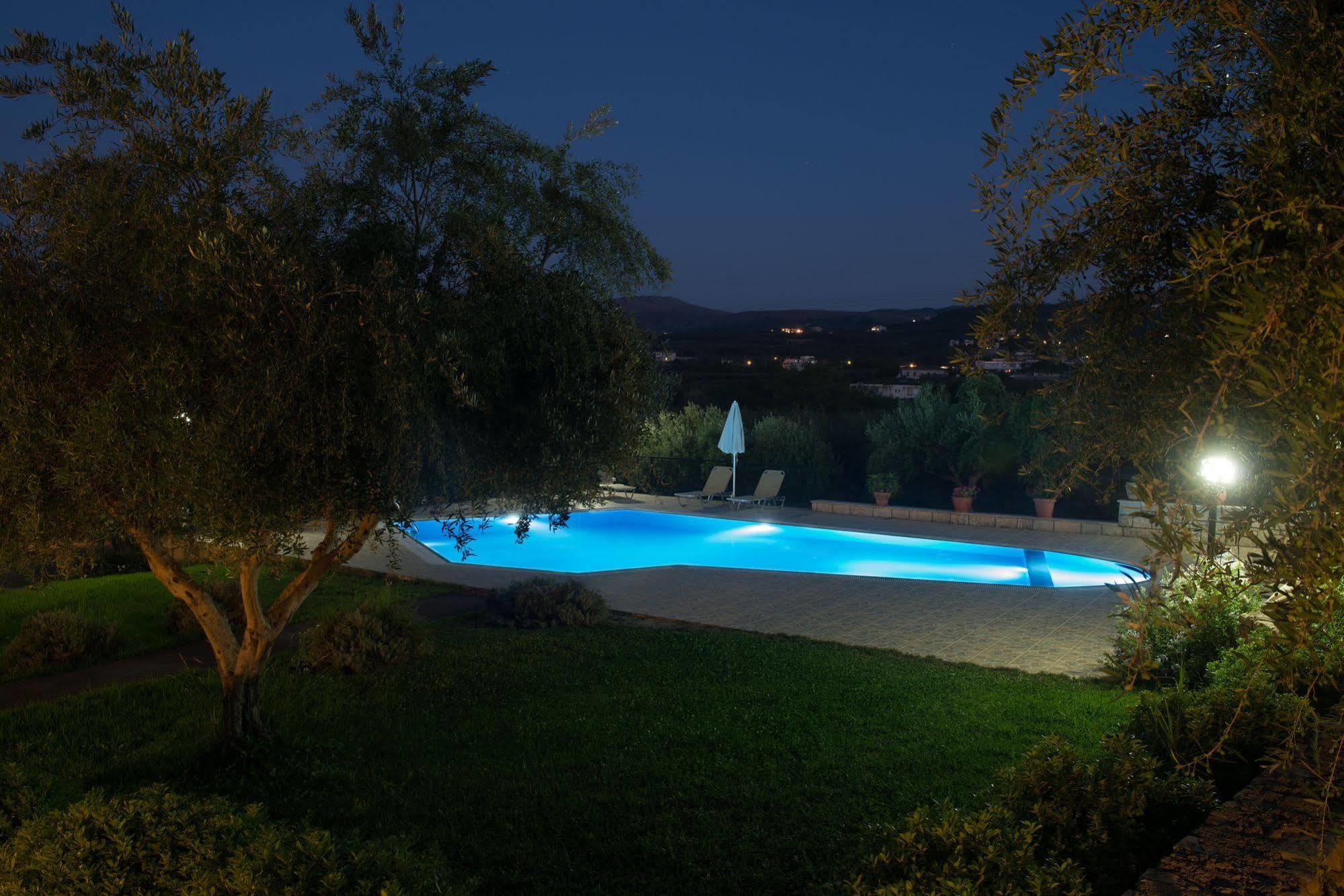 Lefkothea With Large Pool, Bbq & Playground Villa *