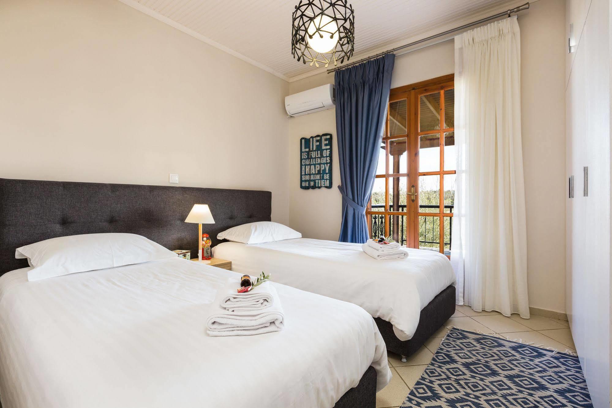 Lefkothea With Large Pool, Bbq & Playground Villa Adelianos Kampos