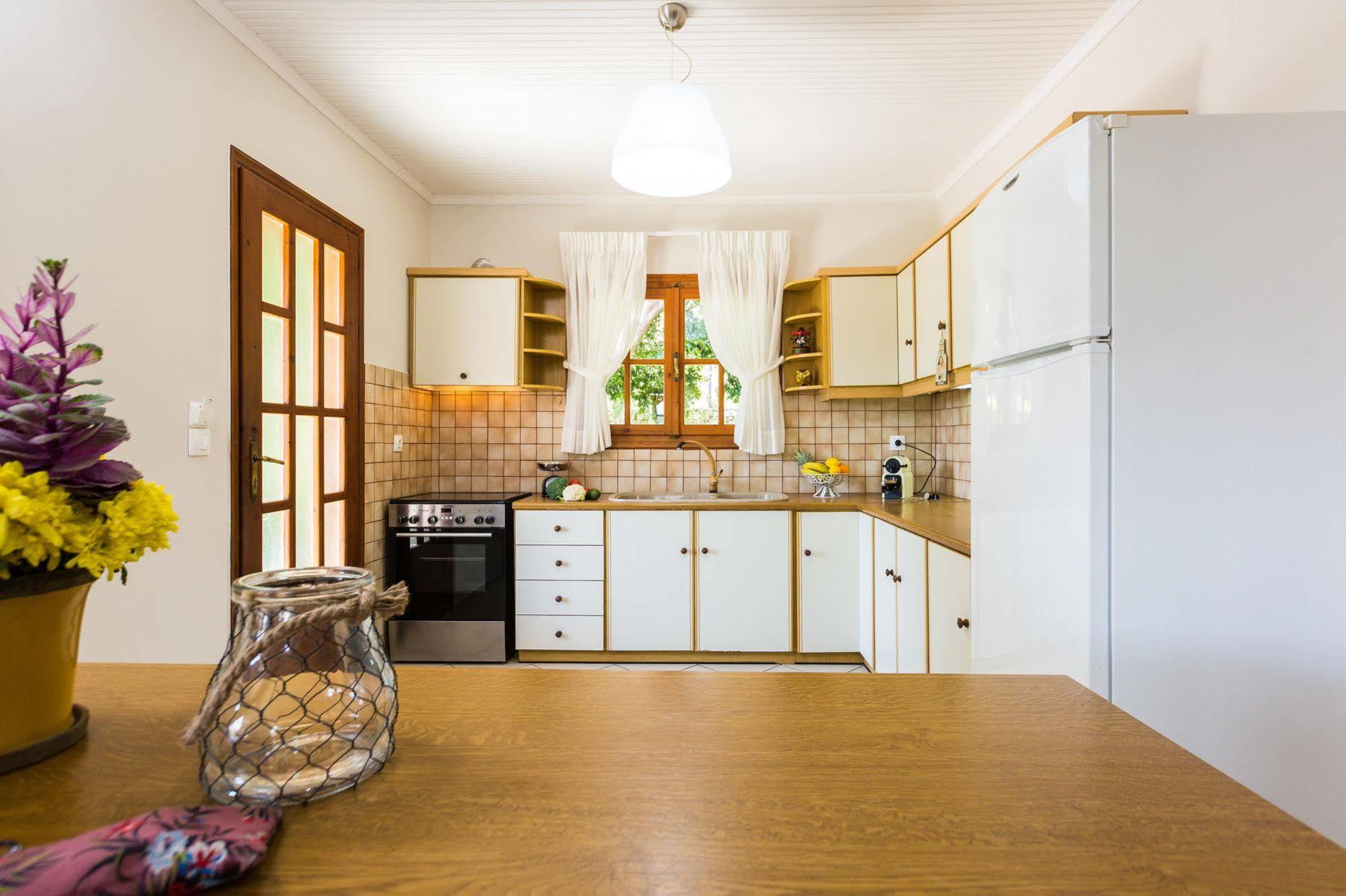 Lefkothea With Large Pool, Bbq & Playground