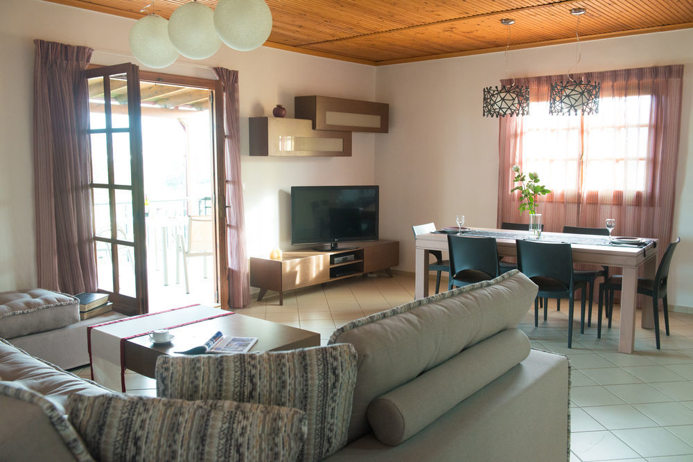 Villa Lefkothea With Large Pool, Bbq & Playground